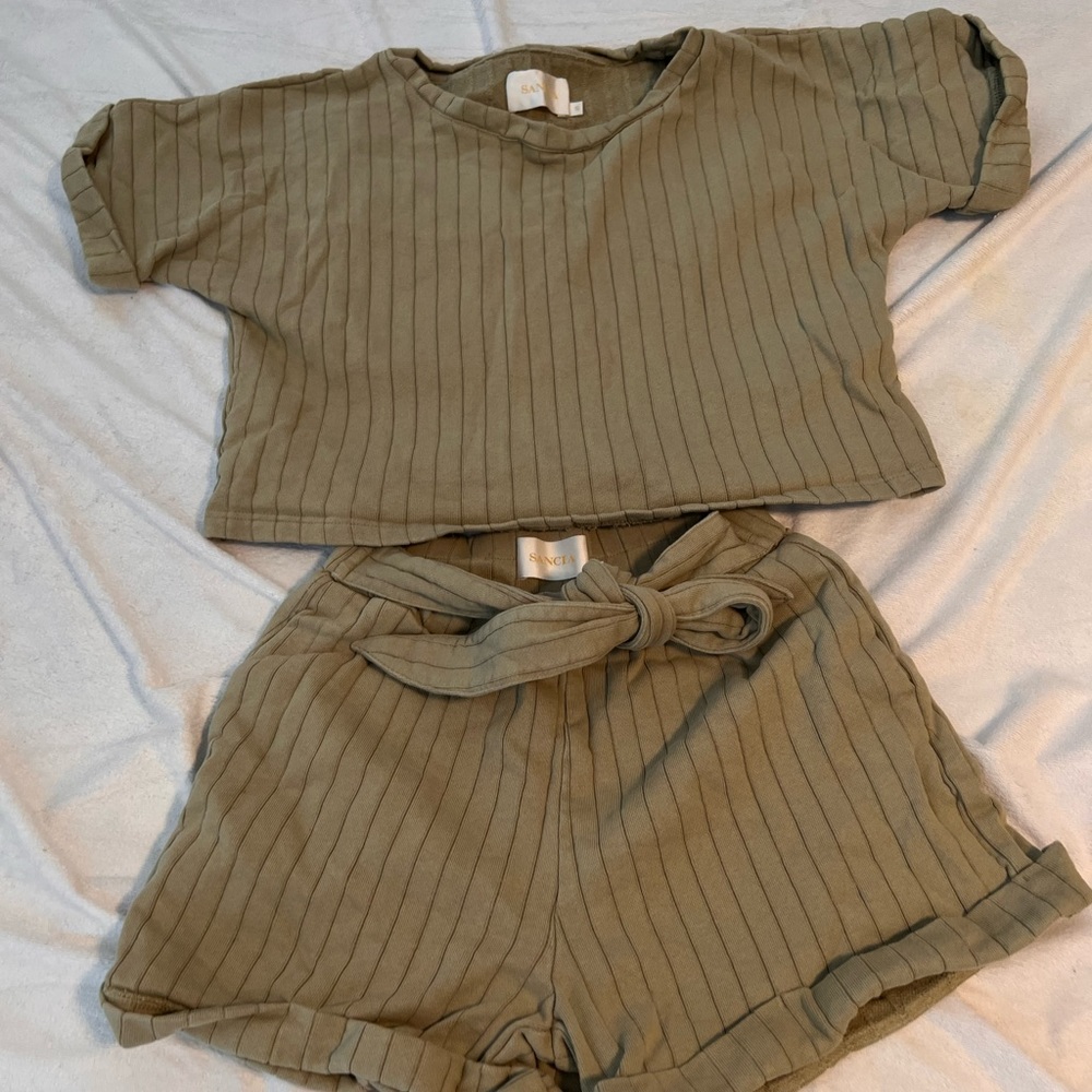 Anthropologie taupe green short set